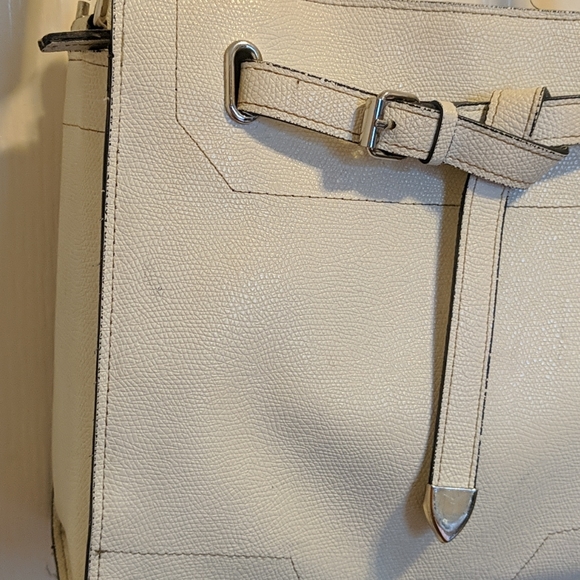 White Crossbody Bag 🤍 - Picture 4 of 5